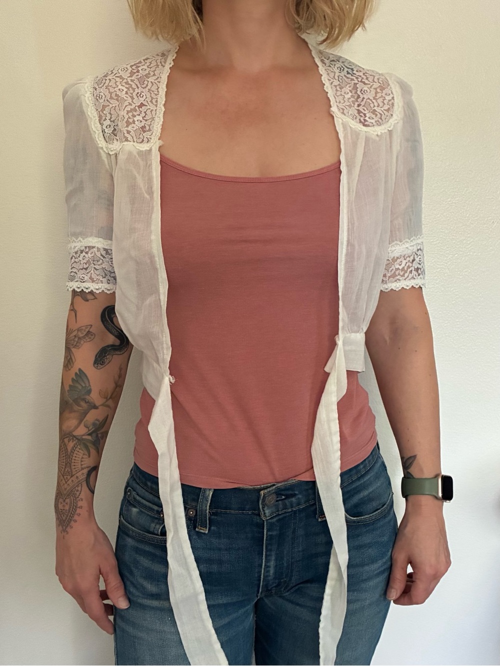 Vintage 70s White Cropped Blouse w/ Rose Lace Tie Front XS/Small